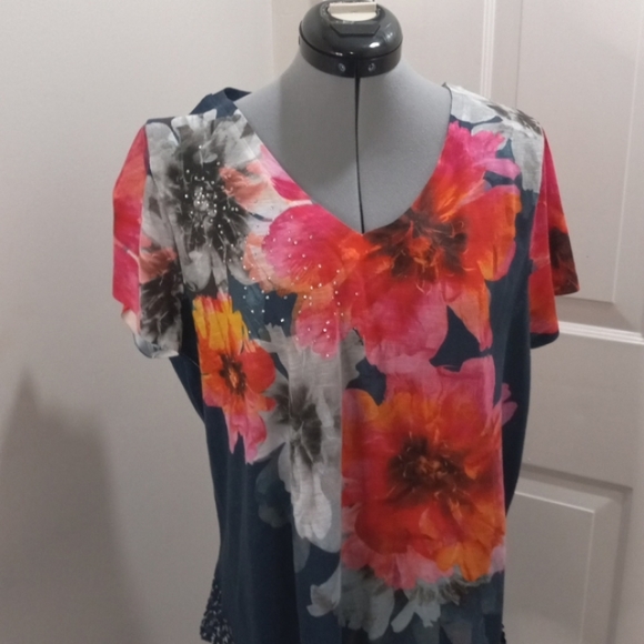 T & True Floral Top w/ sequins studs. Size XL - Picture 1 of 5